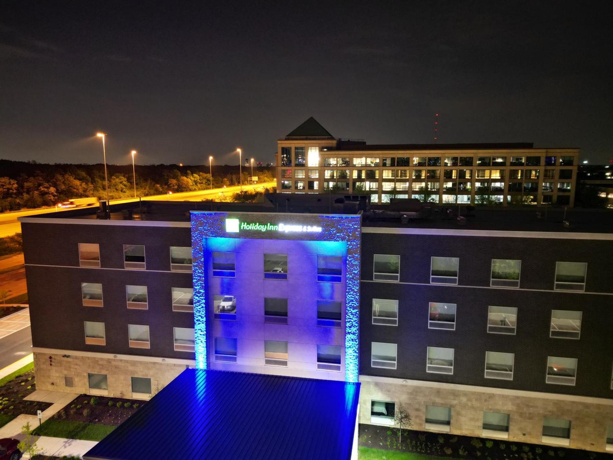 Holiday Inn Express & Suites Chicago Schaumburg By Ihg מראה חיצוני תמונה