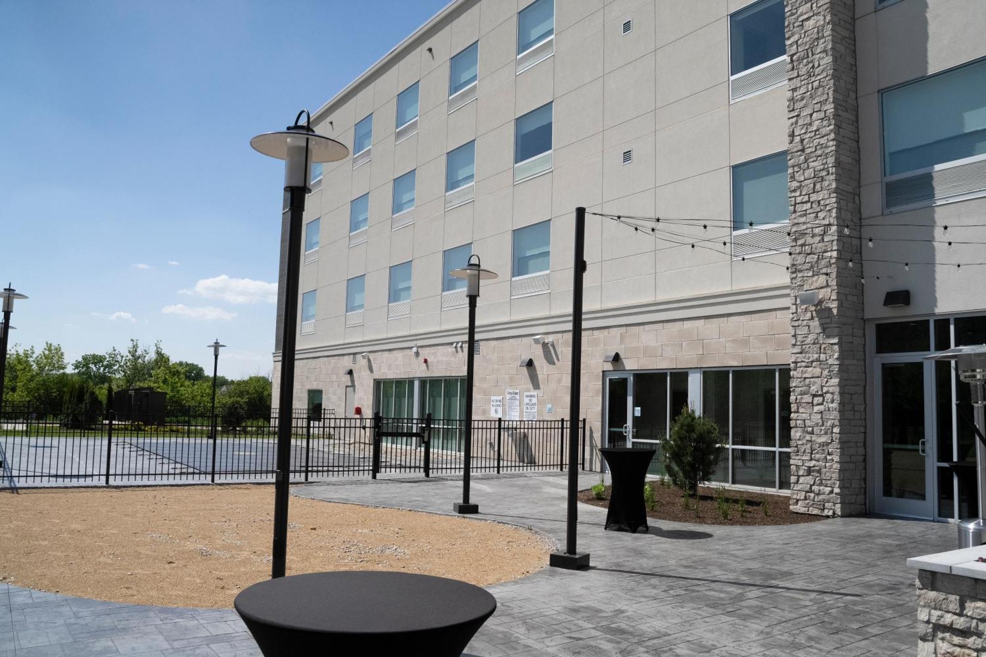 Holiday Inn Express & Suites Chicago Schaumburg By Ihg מראה חיצוני תמונה