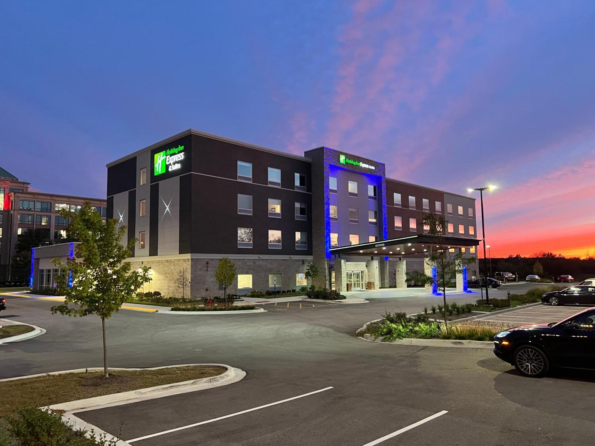 Holiday Inn Express & Suites Chicago Schaumburg By Ihg מראה חיצוני תמונה